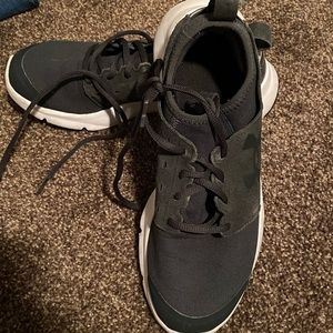 Underarmour athletic shoes.